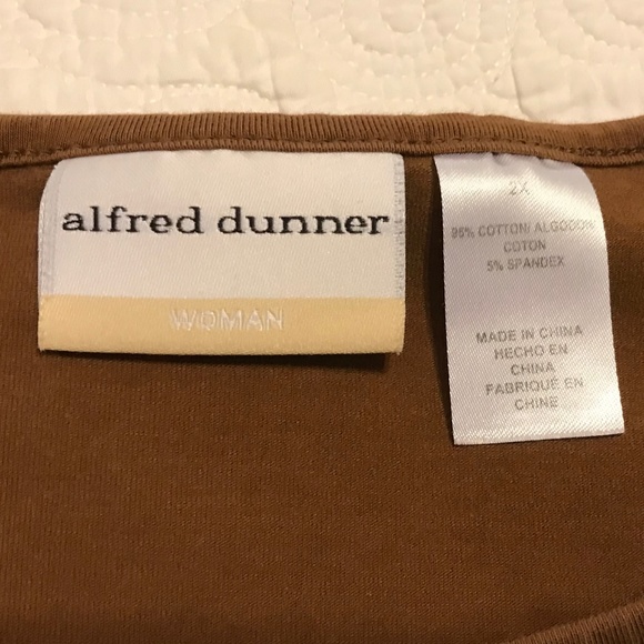 Alfred Dunner brown short-sleeved blouse with coppery-bronze pin beading (2X) - Picture 5 of 16